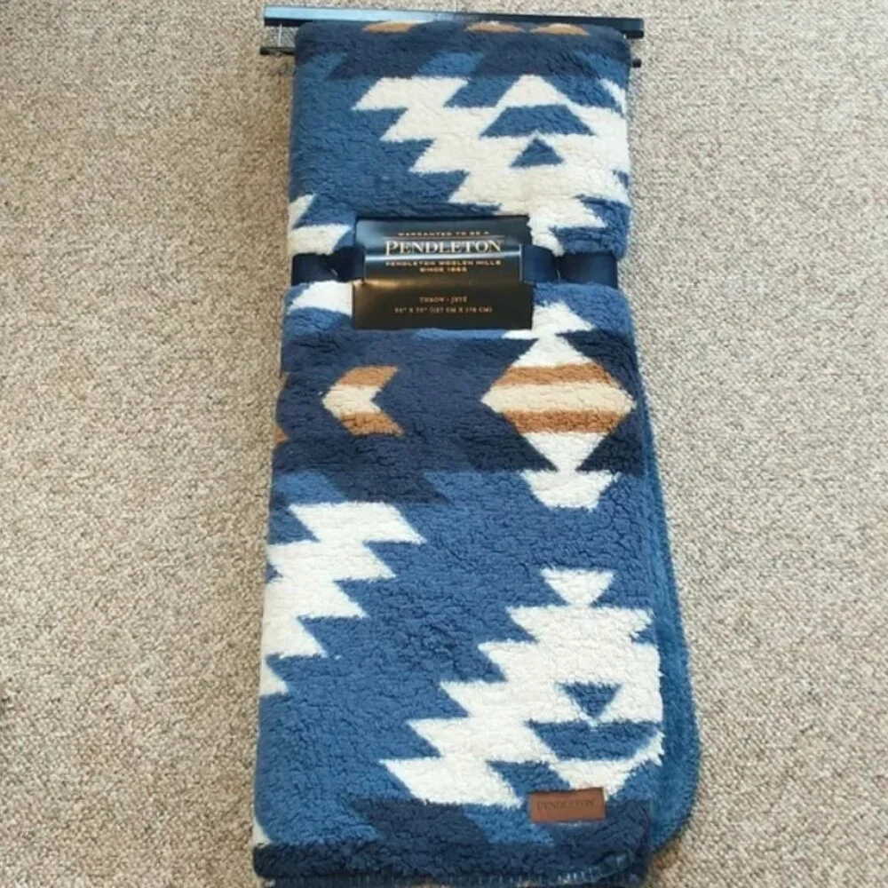 NEW!!  Pendleton  Eagle River Sherpa Throw Blanket - 50x70” 268 3S2